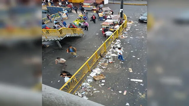 Calles lucen sucias por arrojo de basura de peatones