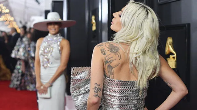 Jennifer Lopez y Lady Gaga son viral por amoroso encuentro en los Grammy