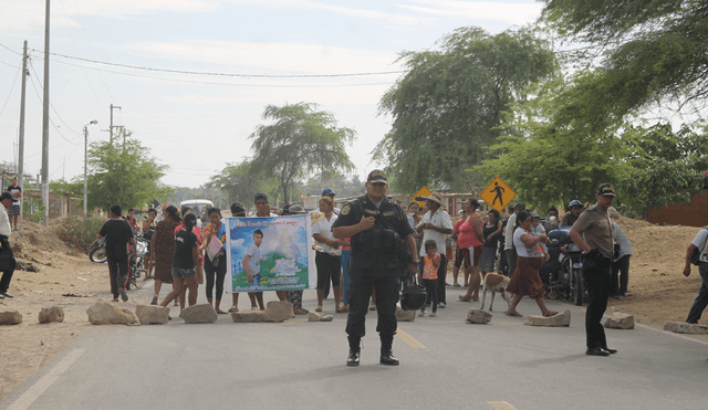 Piura: bloquean carretera vecinal al Alto Chira en Sullana