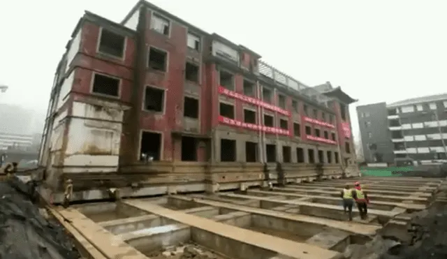 Desplazan intacto un hotel histórico de 5 mil toneladas en China [VIDEO]