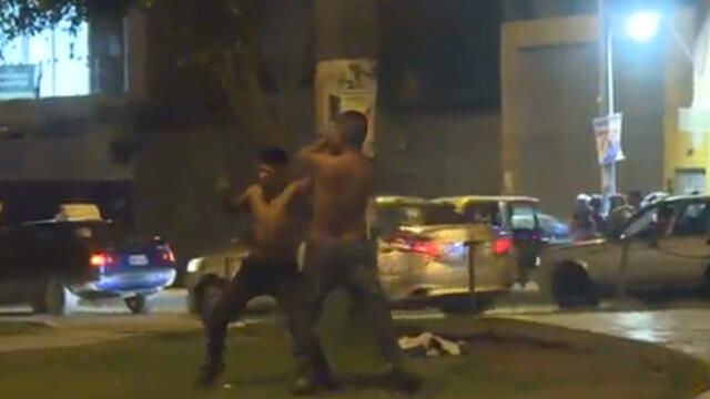 VMT: hombres se agarraron a golpes en los exteriores de discoteca [VIDEO]
