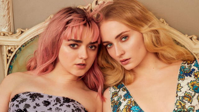 Sophie Turner revela que se besaba con Maisie William en set de Game Of Thrones [VIDEO]