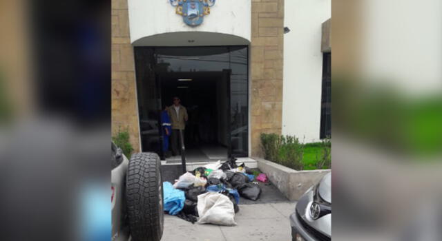 Arequipa: Arrojan costales de basura en municipio de Mariano Melgar