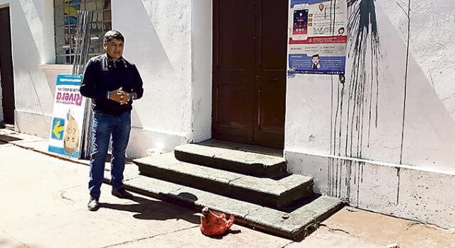 En Arequipa, candidato Rivera acusa de ataque político a local de campaña