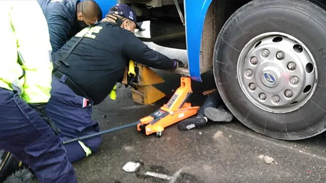 Según testigos, el conductor de la motocicleta se habría despistado. Foto: Cortesía/Municipalidad de Lima.