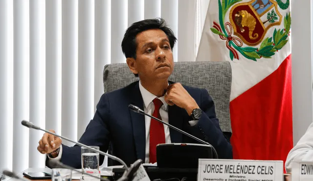 Oficialismo denuncia que Chávarry comete un “reglaje fiscal” contra Vizcarra