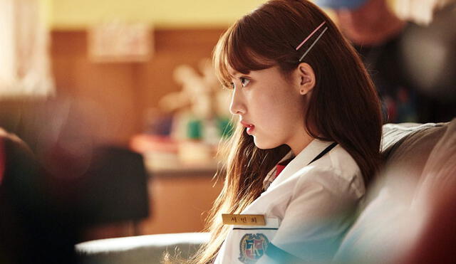 Jung Da Bin interpreta a Min Hee en Extracurricular (Netflix, 2020)