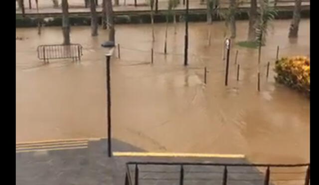 Parque de la Muralla luce inundado tras desborde del río Rímac