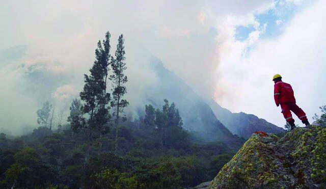 INCENDIO. Fuego avanza en el Valle Sagrado de los Incas.