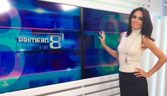 Mávila Huertas asombra con escote en noticiero [VIDEO]
