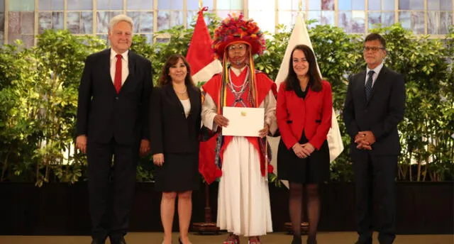 Intérprete de quechua gana concurso Embajadores de la Integridad 2019.