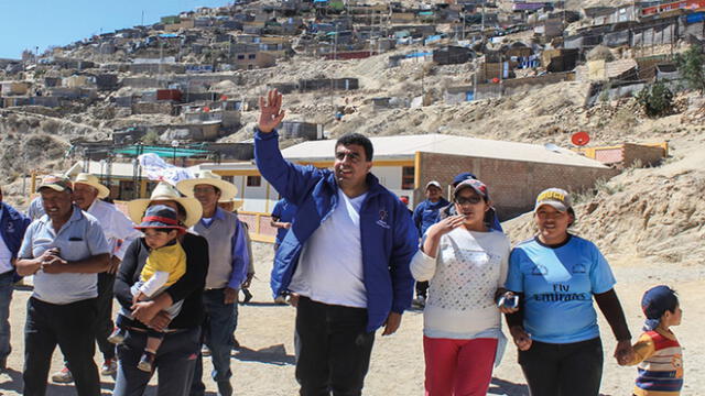 Javier Ísmodes comienza recorrido por la región Arequipa