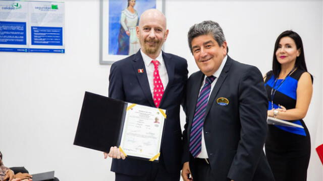 Nuevos compatriotas se comprometieron a respetar las leyes peruanas y ejercer su ciudadanía con responsabilidad. (Foto: Migraciones)