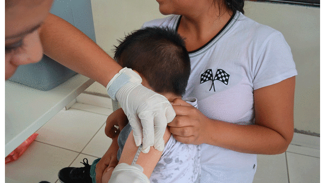 Vacunación de niños en la región Lambayeque.
