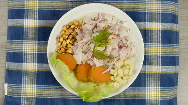 Sabores del mar: ceviche peruano clásico de pescado [Receta y Video]
