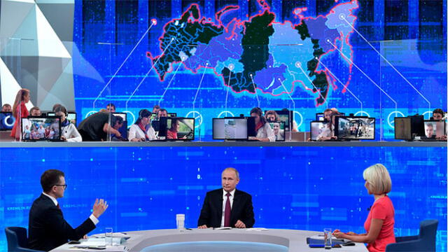 El presidente ruso tuvo que responder a todas las preguntas que le transmitían. Foto: Sputniknews.