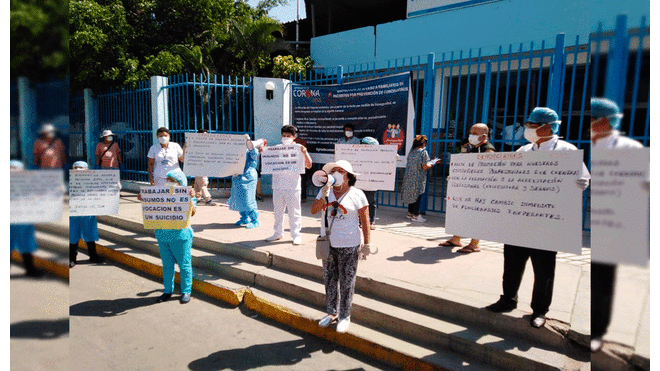 Personal de salud de hospital Reategui protesta por mejores condiciones.