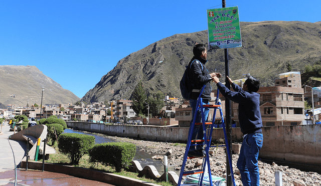 Huancavelica: colocan carteles sobre cuidado del medio ambiente
