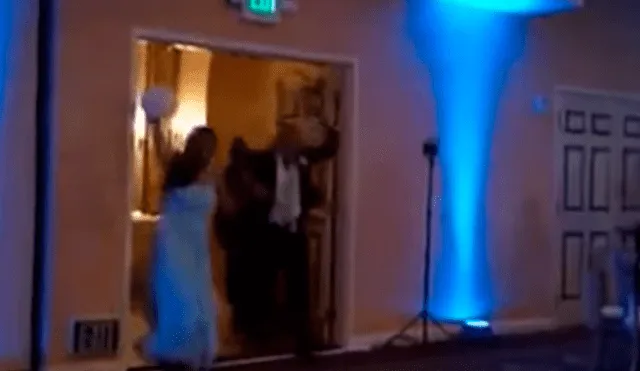 Facebook: recién casados querían sorprender con coreografía a sus invitados, pero termina en desgracia [VIDEO] 