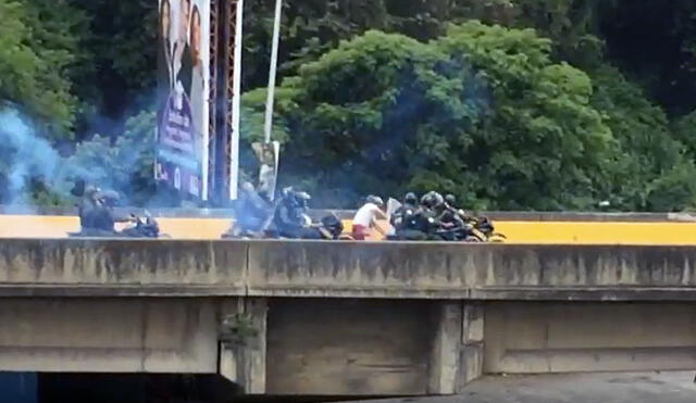 Venezuela: atacan a opositores y les confiscan sus motos [VIDEO]