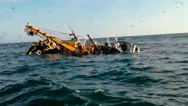 Quince pescadores salvaron de morir al hundirse embarcación en Chimbote