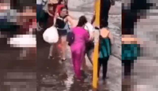 Momento exacto en que una niña es arrastrada por la corriente en medio de una tormenta   [VIDEO]