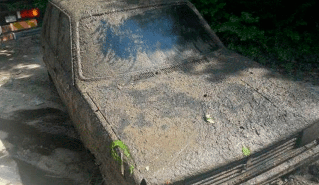 Facebook: Hallan auto robado hace 38 años sumergido en un pantano [FOTOS]