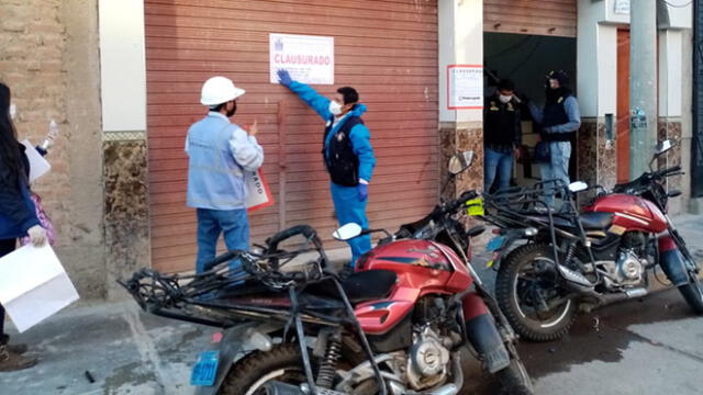 En el inmueble, la policía encontró además dos motos con la misma placa, por lo que se presume que una era robada.