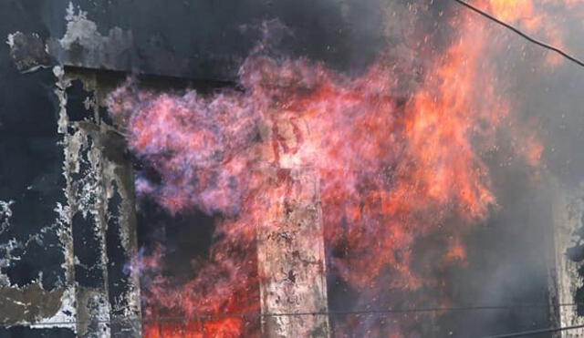 Incendio en Las Malvinas: se reaviva fuego en galería Nicolini [VIDEO]