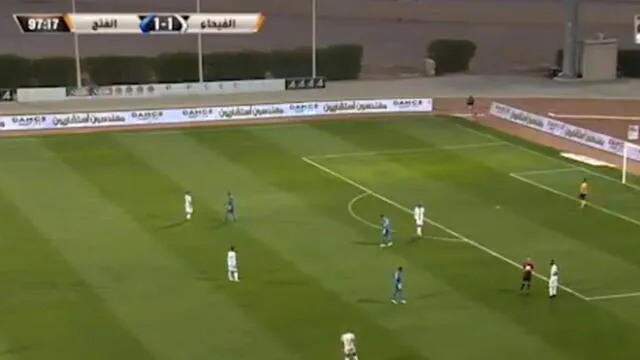 Arabia Saudita: Árbitro detiene un partido de fútbol para que jugadores y aficionados puedan rezar [VIDEO]