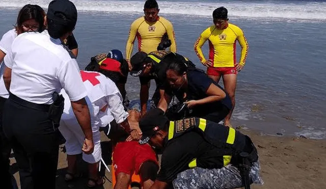 Turistas salvan de morir ahogados en playa de Máncora