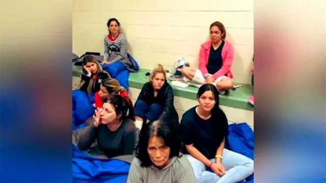Migrantes en la oficina fronteriza. Foto: diario.mx