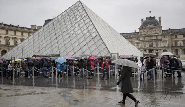 Francia: Museo del Louvre reabre sus puertas tras el ataque terrorista contra unos militares
