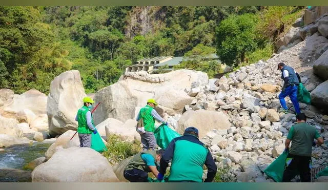Personal limpió cauces de los ríos. Foto: Municipalidad de Machu Picchu.