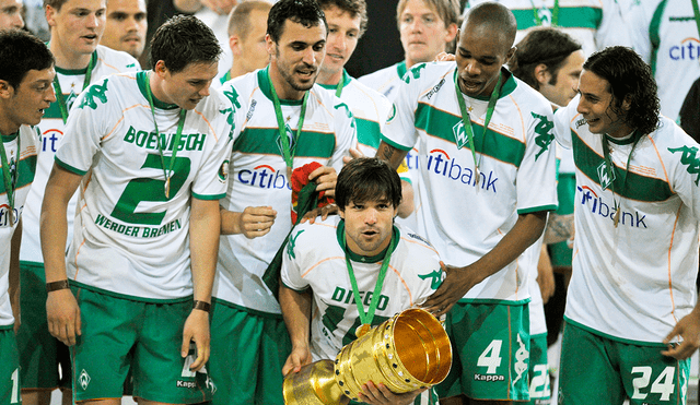 Claudio Pizarro recibió elogios de Diego, excompañero en Werder Bremen. Foto: AFP