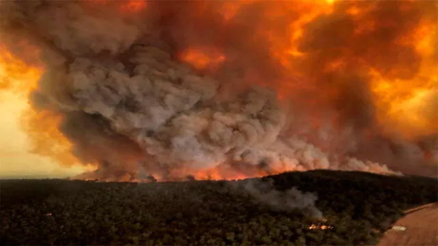 Incendios forestales en Bairnsdale, Victoria, Australia, 30 de diciembre de 2019 en esta foto obtenida de las redes sociales. Fotografía tomada el 30 de diciembre de 2019. Crédito obligatorio GLEN MOREY/via REUTERS