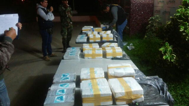 Huánuco: 'Mochileros' abandonan 103 kilos de cocaína y armamento