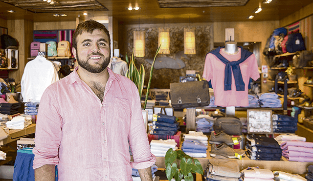 La ropa es con base en productos reciclados, algodón y lino orgánico. Y trabaja con tejedoras de comunidades. La marca es aliada del chef Pedro Schiaffino.
