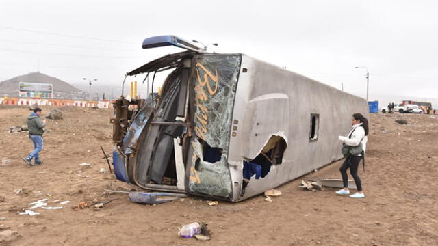 Chofer murió, pero salvó a pasajeros: así quedó el bus en variante de Pasamayo [FOTOS]