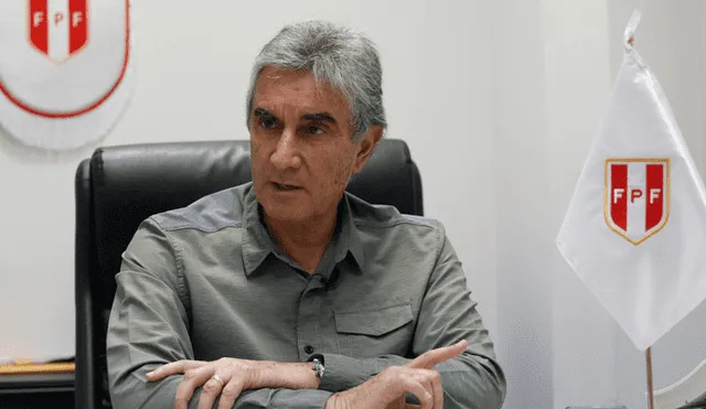 Juan Carlos Oblitas renueva su vínculo con la FPF
