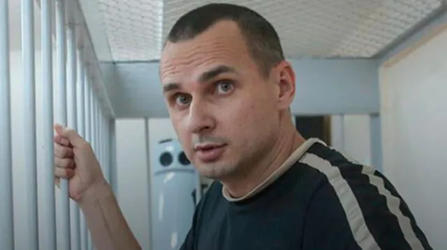 Cineasta cumple su condena de 20 años en Rusia con huelga de hambre