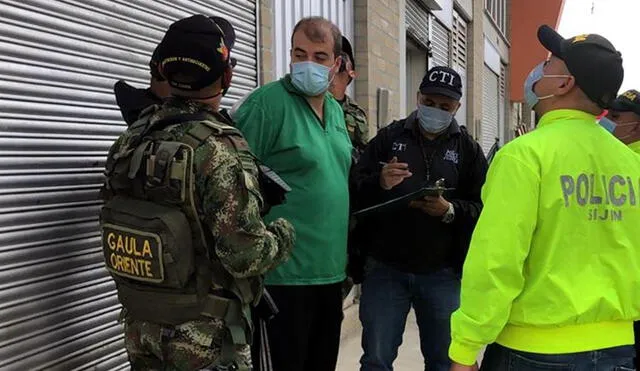 Fotografía cedida por la Policía de Colombia que muestra a Diego Armando Cadavid durante su detención en Rionegro. Foto: EFE