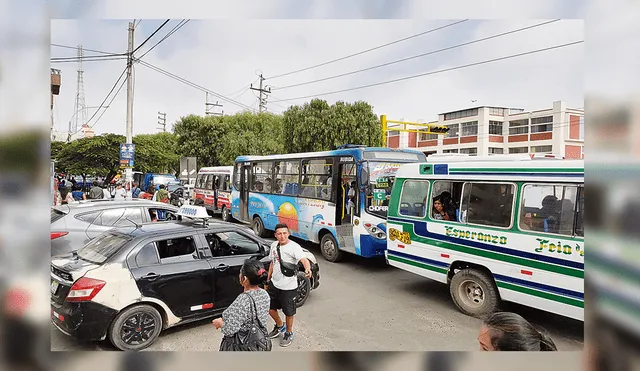 Caos. El transporte público es otro gran problema de Trujillo.