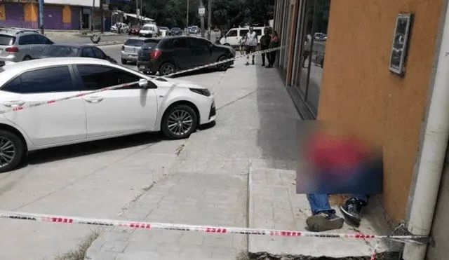 Policía mata a delincuente que intentó robarle dinero que sacó del cajero automático [VIDEO]