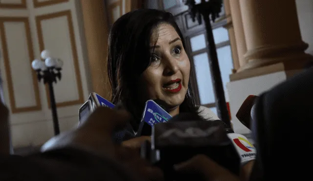 Fujimorista Arimborgo insiste en atacar a Vizcarra y lo compara con Maduro