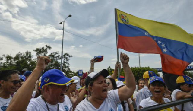 Miles de venezolanos  disconformes con el gobierno de Maduro, siguen protestando y piden que el mandatario deje el poder. Créditos: AFP