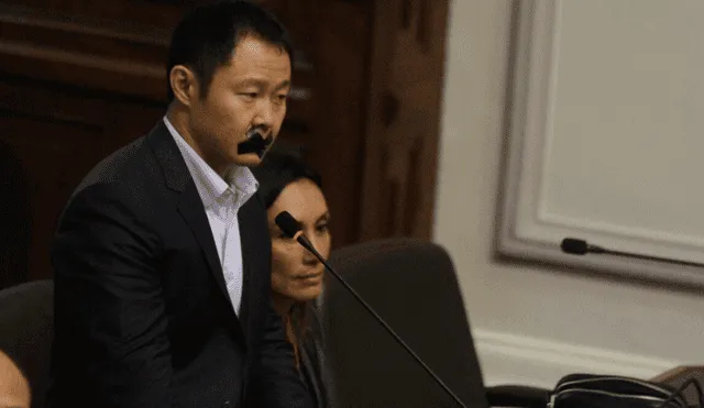 Kenji Fujimori se pone cinta en la boca durante debate de la ley de "bancada mixta" [VIDEO]