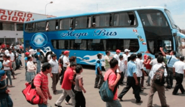 Paro de agricultores: suspenden salida de buses en terminal de Yerbateros por bloqueo en Carretera Central [VIDEO]