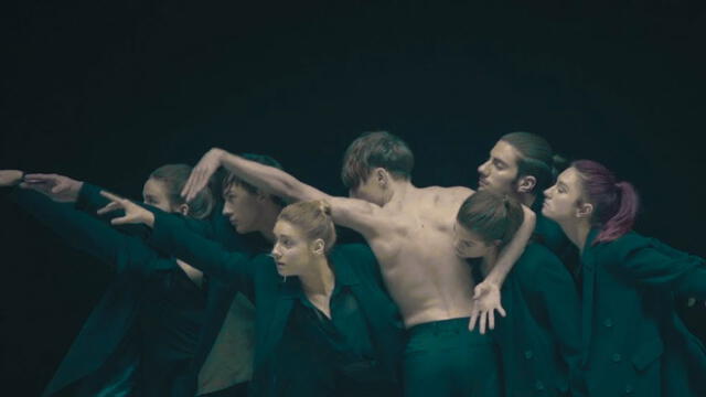 BTS: El video para la canción "Black Swan" es protagonizado por un grupo de bailarines profesionales.