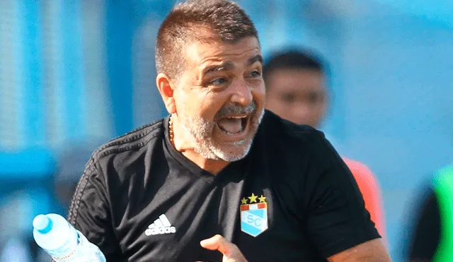 Claudio Vivas ya no es entrenador de Sporting Cristal.